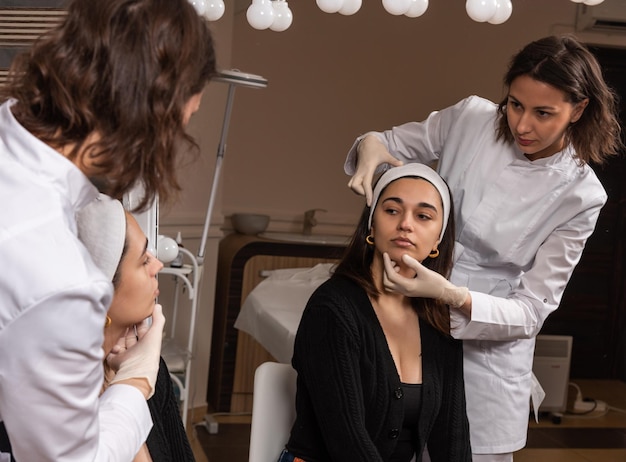 Exame médico da clínica de cuidados com a pele