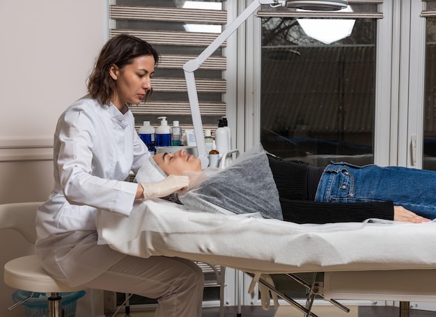 Exame médico da clínica de cuidados com a pele