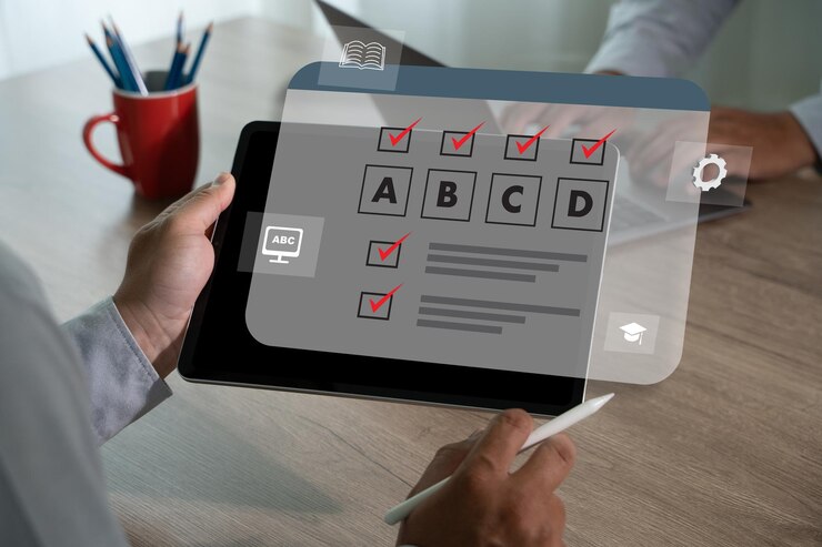 Foto exame online teste com um homem segurando um teste de tablet ou questionário no ecrã