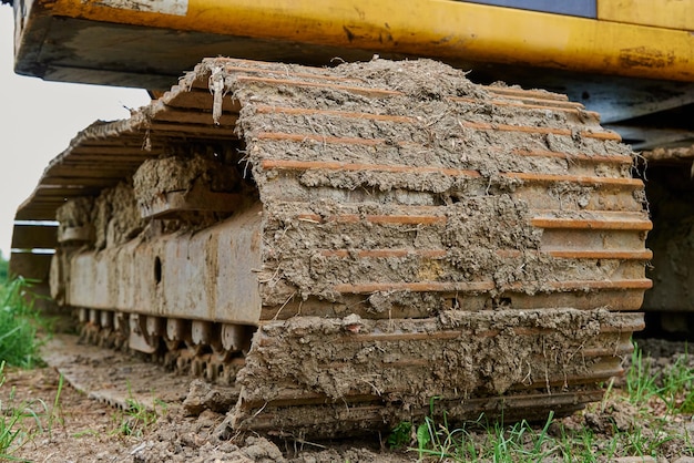 Excavadora en el sitio de construcción