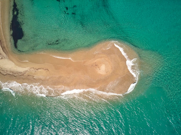 Excelente península apenas de areia