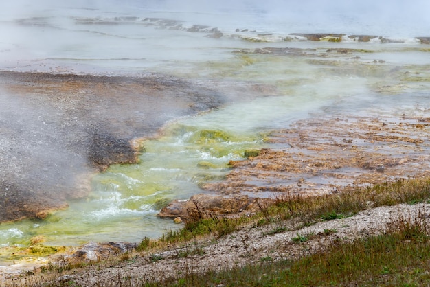 Excelsior-Geysir-Krater im Yellowstone-Nationalpark