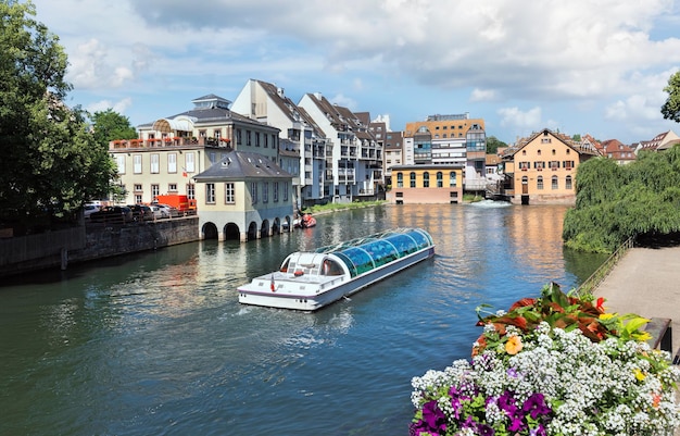 Excursión en barco por el río en Estrasburgo