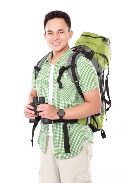 Excursionista masculino con mochila