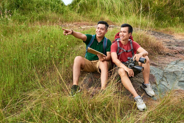 Excursionistas disfrutando de la vista