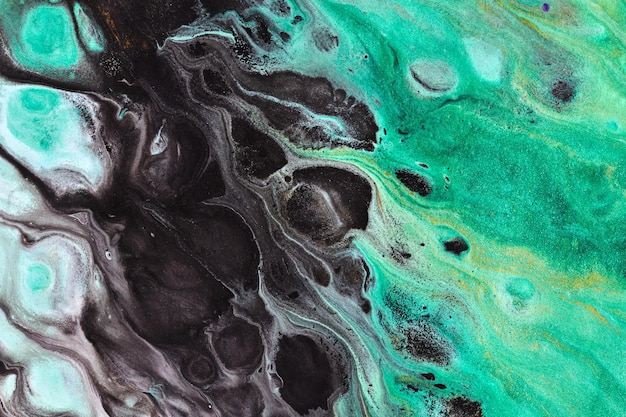 Exklusiver, wunderschöner Musterhintergrund mit abstrakter, flüssiger Kunst. Fluss der Mischung grün-schwarzer Farben, die sich miteinander vermischen. Flecken und Streifen von Tintentexturen für Druck und Design
