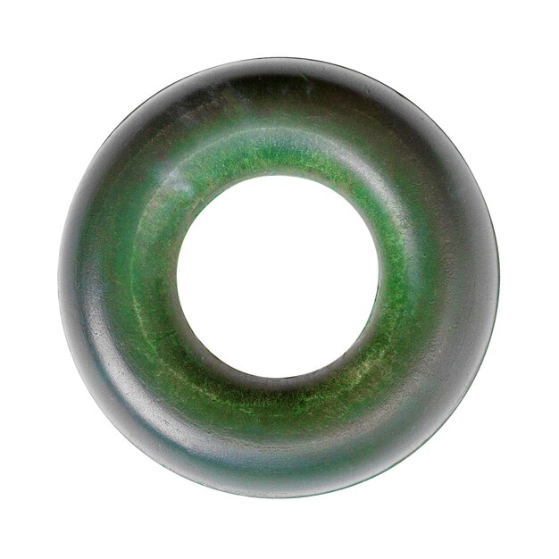 Expansor de borracha verde isolado no fundo branco