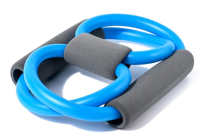 Foto expansor de simulador de esportes de borracha azul em um fundo branco isolado