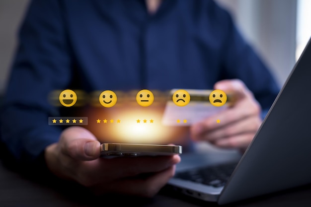 Experiencia de los clientes y usuarios dan calificaciones en el servicio en línea en la aplicación de teléfono inteligente comentarios de satisfacción y revisión dan la mejor calidad buena encuesta de producto clasificación en los mejores negocios en línea