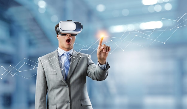 Experiência de realidade virtual. Tecnologias do futuro. Mídia mista