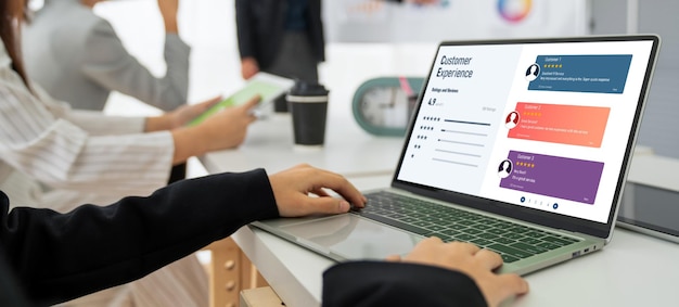 Experiência do cliente e análise de revisão por software de computador moderno para negócios corporativos