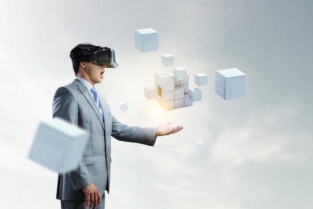 Experiencia de realidad virtual. Tecnologías del futuro. Técnica mixta