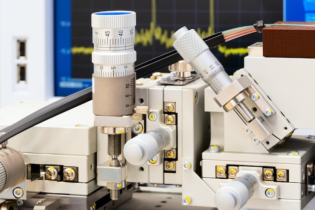 Experiment im Photoniklabor mit Laser