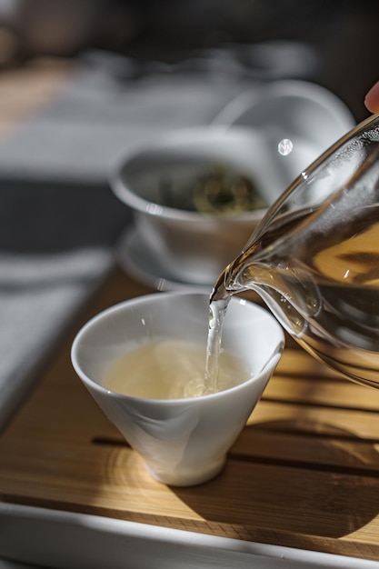 Experimente a beleza e a tradição de derramar chá num ambiente relaxante e tranquilo.
