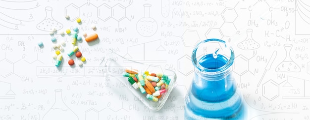 Experimento científico con fármacos in vitro Los científicos han experimentado con antibióticos in vitro