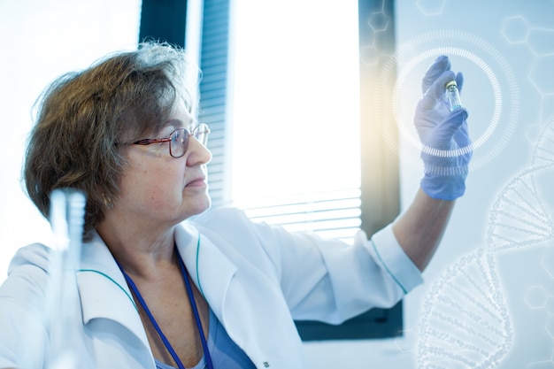 Foto experimento para biotecnologia com ciência química