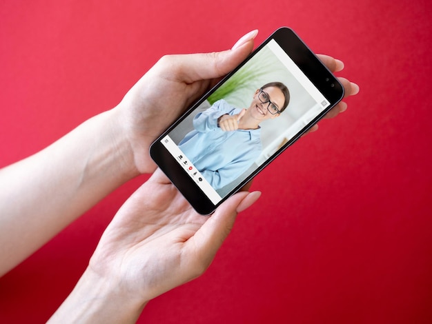 Foto experto en línea videoconsulta mujer como teléfono