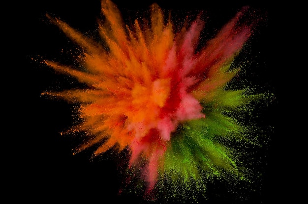 Explosão de pó colorido. Pó de closeup abstrata no pano de fundo. Explodir colorido. Pintar holi