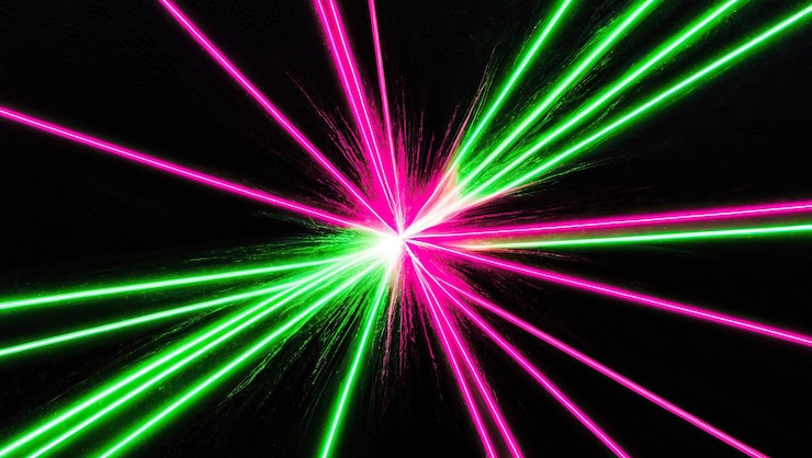 Foto explosão dinâmica de lasers rosa e verde criando uma atmosfera futurista vibrante
