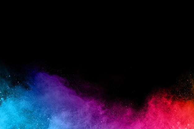 Foto explosión de polvo de color abstracto sobre un fondo negro