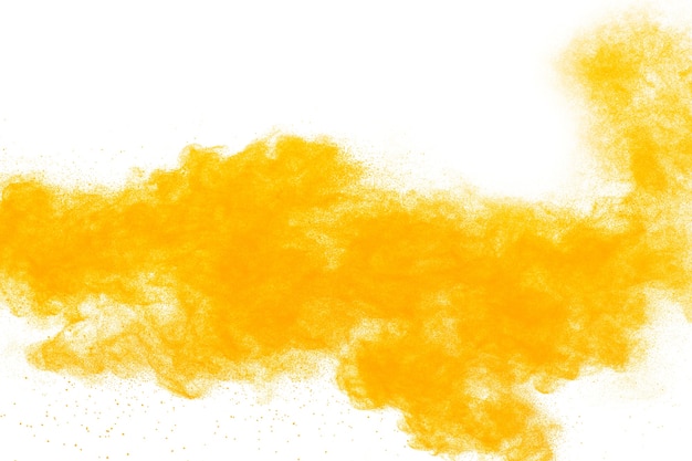 Explosión de polvo de color amarillo sobre fondo blanco.