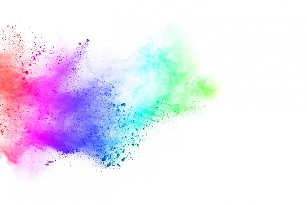 Explosión de polvo de colores sobre fondo blanco.