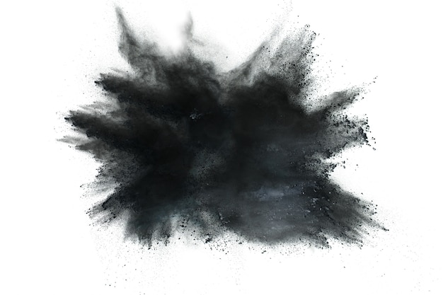 Explosión de polvo negro sobre fondo blanco.