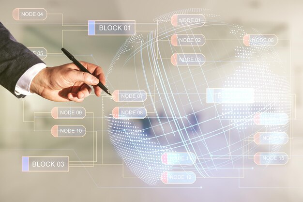 Exposição múltipla da mão do desenvolvedor com caneta trabalhando com holograma de linguagem de programação abstrata e mapa-múndi em inteligência artificial de fundo de escritório turva e conceito de redes neurais