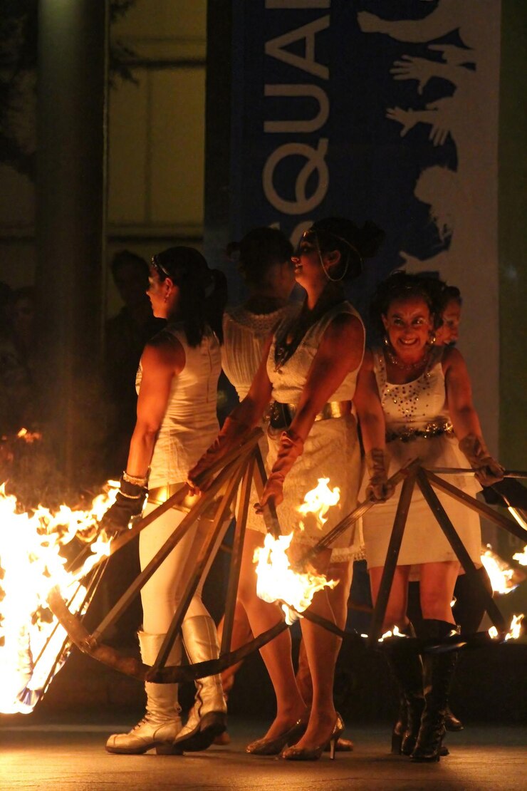 Foto exposición de la danza del fuego