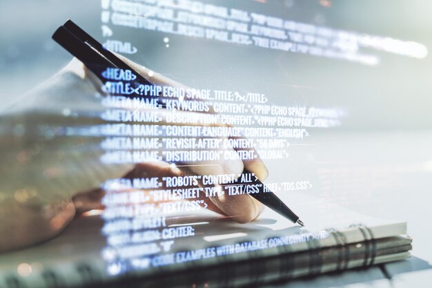 Exposición múltiple de boceto de codificación gráfica abstracta con escritura a mano de hombre en el diario sobre grandes datos de fondo y concepto de red