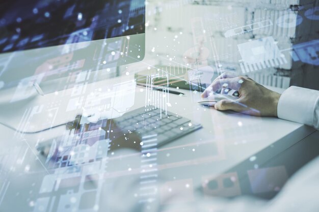 Exposición múltiple de un boceto de codificación gráfica abstracta con las manos escribiendo en el teclado de la computadora en el fondo de big data y el concepto de redes