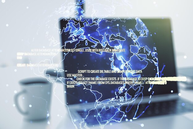 Exposición múltiple de boceto de codificación gráfica abstracta con mapa mundial en el fondo de la computadora moderna, big data y concepto de redes