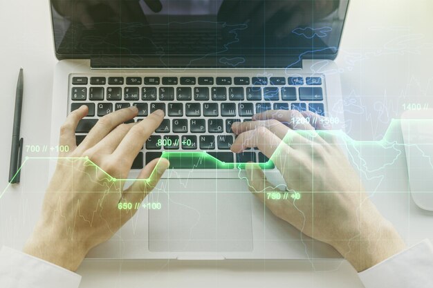 Exposición múltiple de un boceto de hoja de cálculo de datos gráficos abstractos con las manos escribiendo en el teclado de la computadora en concepto de análisis y análisis de fondo
