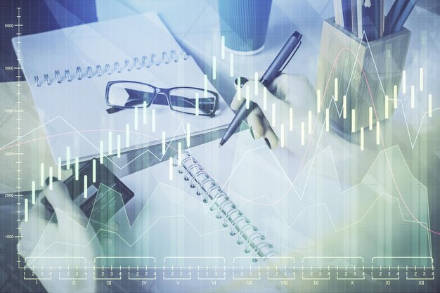 Exposición múltiple de compras en línea de mujeres con una tarjeta de crédito y un gráfico financiero dibujando el concepto de comercio electrónico del mercado de valores