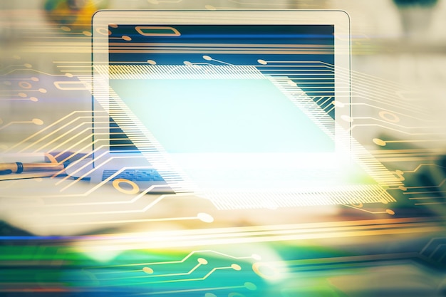 Exposición múltiple de computadora de escritorio y holograma temático de tecnología Concepto de desarrollo de software
