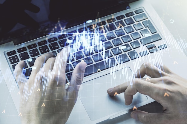 Exposición múltiple de un diagrama financiero abstracto con un mapa del mundo y con escritura a mano en el teclado de la computadora sobre el concepto bancario y contable de fondo