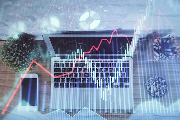 Exposición múltiple del dibujo del gráfico financiero sobre el fondo de la tabla con concepto de computadora de investigación y análisis Vista superior