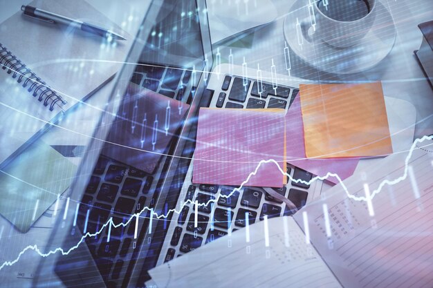 Exposición múltiple del dibujo del gráfico financiero sobre el fondo de la tabla con concepto de computadora de investigación y análisis Vista superior