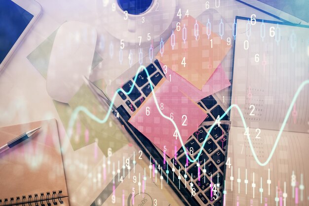 Exposición múltiple del dibujo de gráficos financieros sobre el fondo de la tabla con el ordenador Concepto de investigación y análisis Vista superior