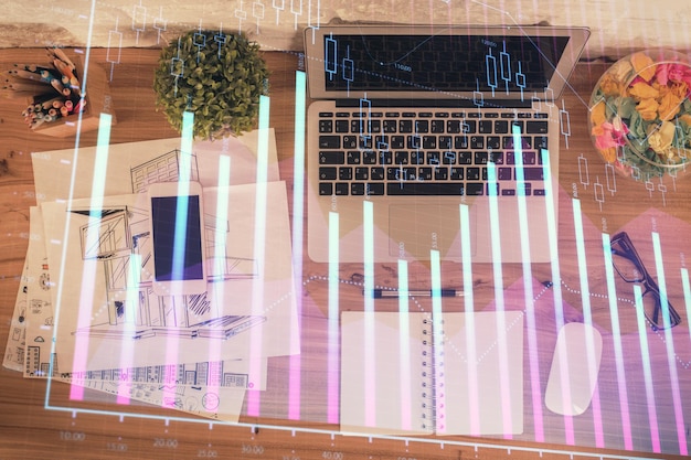 Foto exposición múltiple del dibujo de gráficos financieros sobre el fondo de la tabla con el ordenador concepto de investigación vista superior