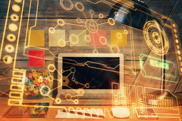 Exposición múltiple del escritorio con computadora en el fondo y dibujo temático tecnológico Concepto de big data