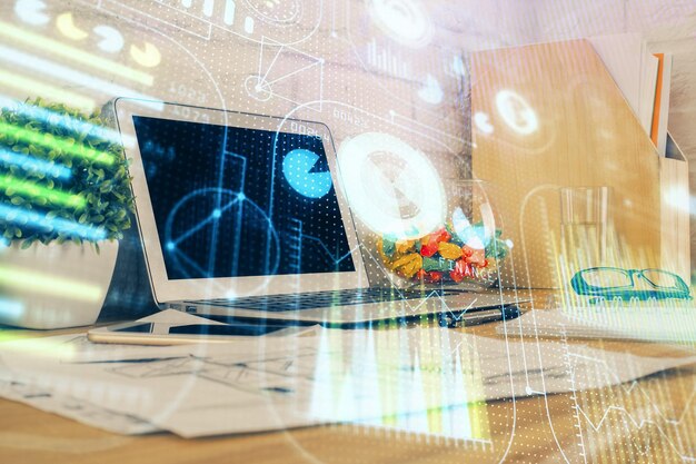 Exposición múltiple del escritorio con computadora personal y dibujo temático tecnológico Concepto de Bigdata