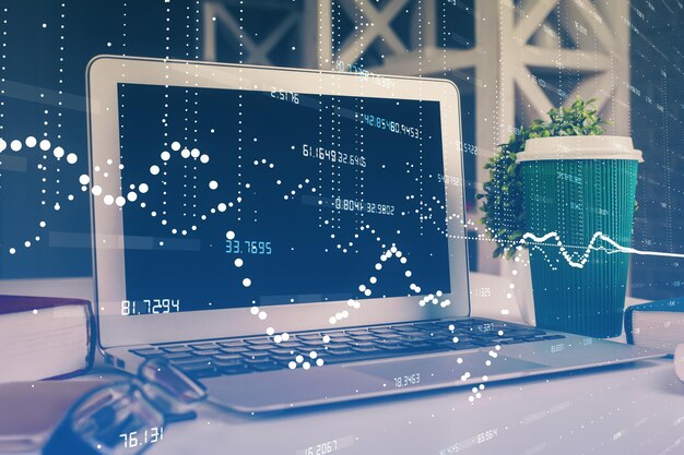 Exposición múltiple del escritorio con computadora personal y dibujo temático tecnológico Concepto de Bigdata
