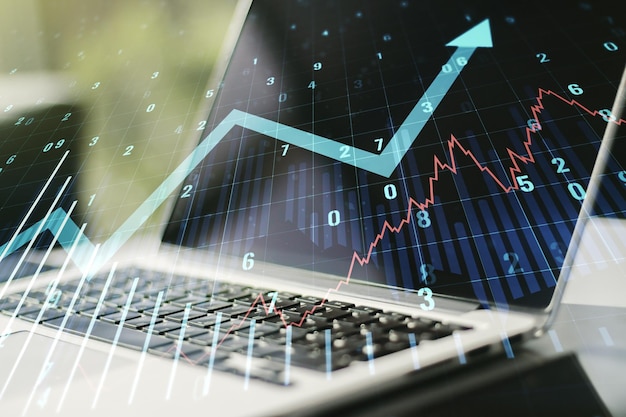 Exposición múltiple de gráfico financiero abstracto con flecha hacia arriba en el concepto financiero y comercial de fondo de computadora moderna