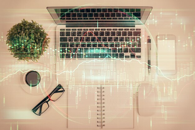 Exposición múltiple del gráfico de forex dibujando sobre el fondo de la tabla con computadora Concepto de investigación y análisis financiero Vista superior