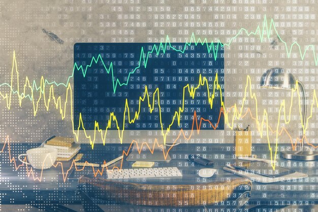 Exposición múltiple del gráfico forex y espacio de trabajo con computadora Concepto de comercio internacional en línea