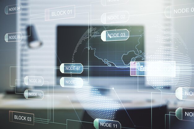 Exposición múltiple del holograma abstracto de desarrollo de software con mapa mundial en el concepto de investigación y análisis global de fondo de computadora portátil