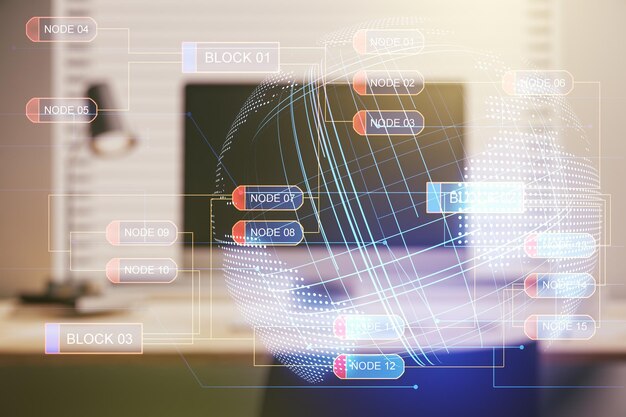Exposición múltiple del holograma abstracto de desarrollo de software con mapa mundial en el concepto de investigación y análisis global de fondo de computadora portátil