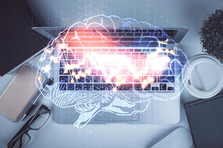 Foto exposición múltiple del holograma de boceto cerebral sobre el fondo de la mesa de trabajo de vista superior con computadora concepto de big data