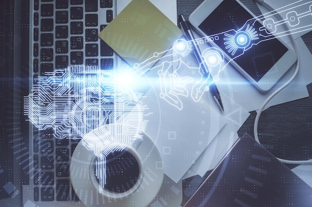 Exposición múltiple del holograma de boceto cerebral sobre el fondo de la mesa de trabajo de vista superior con computadora Concepto de grandes datos
